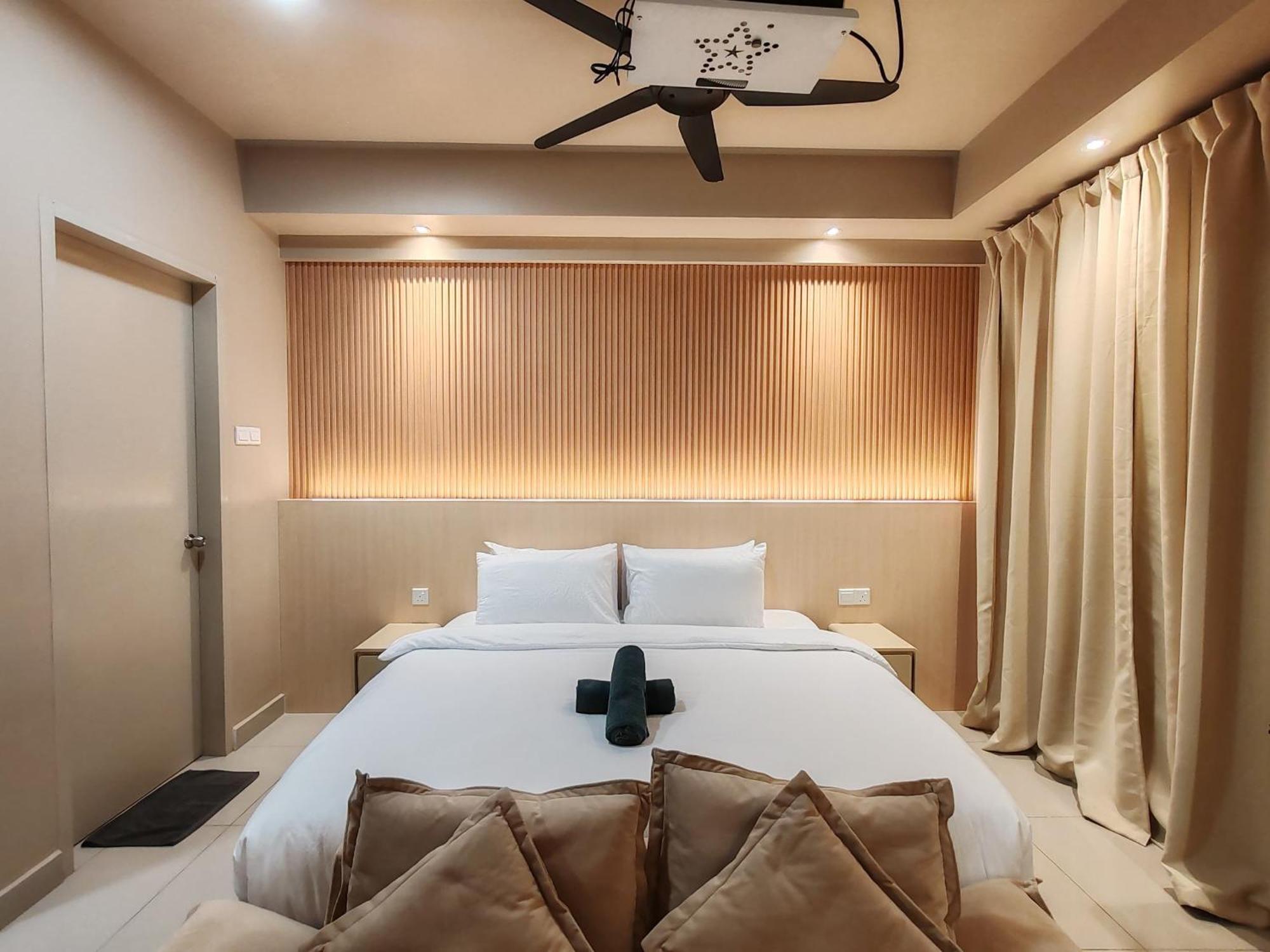 Luxury Couple Suites L Free Netflix L Massage Chair L Bathtub L Wifi 200Mbps L Town Area Bali Residence Malacca Zimmer foto