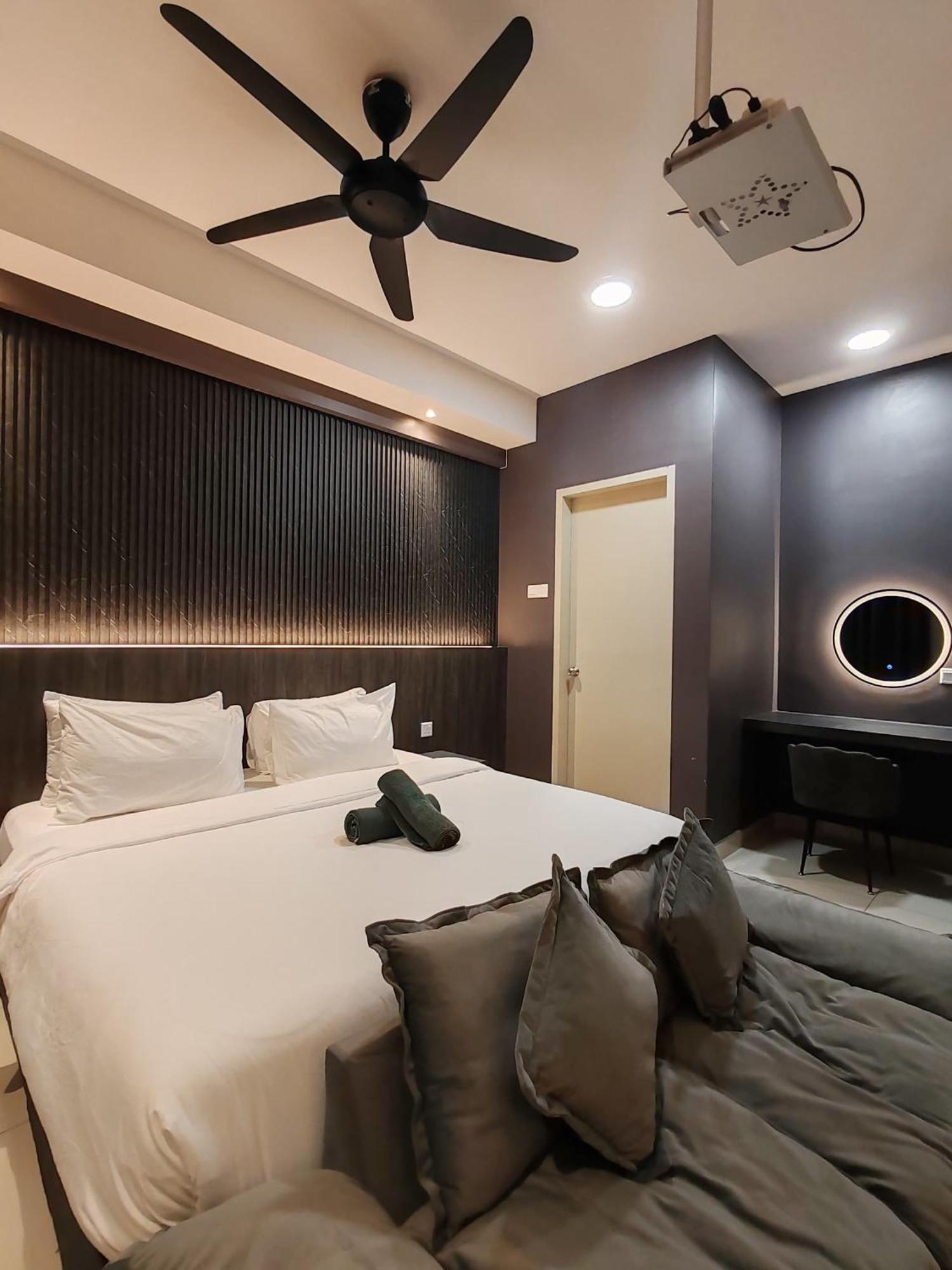Luxury Couple Suites L Free Netflix L Massage Chair L Bathtub L Wifi 200Mbps L Town Area Bali Residence Malacca Exterior foto